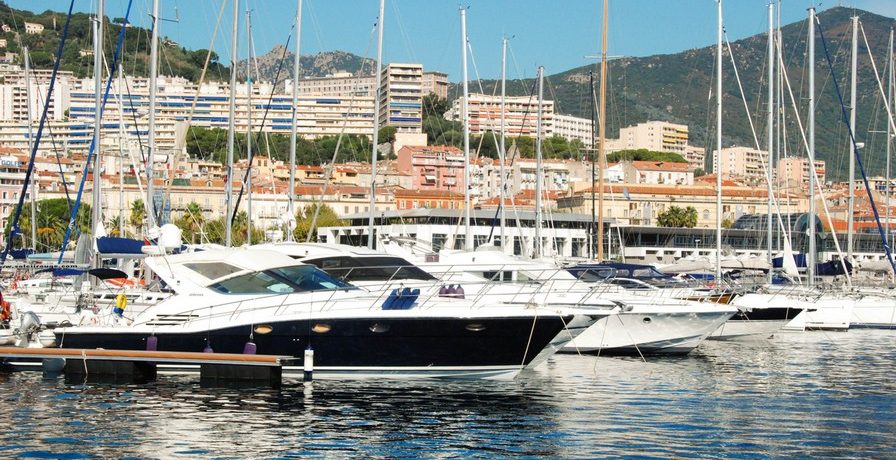 bateaux sur le port d'Ajaccio