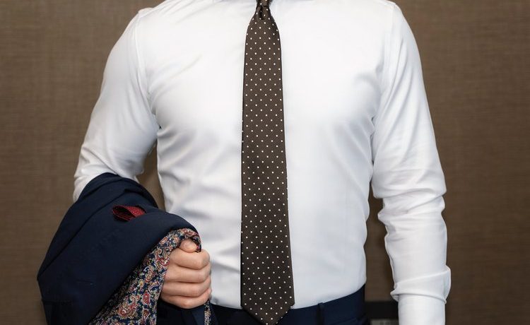 homme en chemise