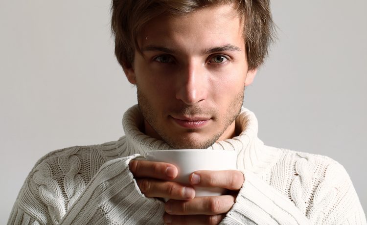 homme en pull