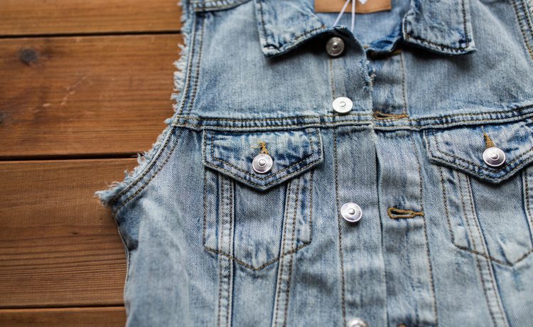 veste sans manches en jeans