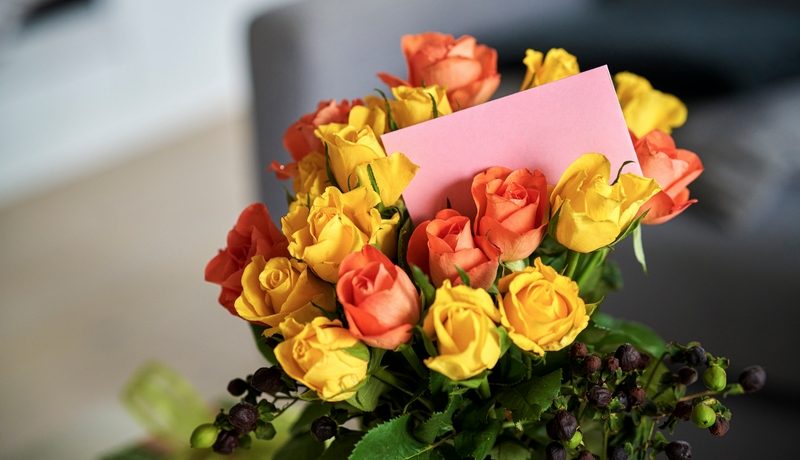 lettre avec bouquet de fleurs